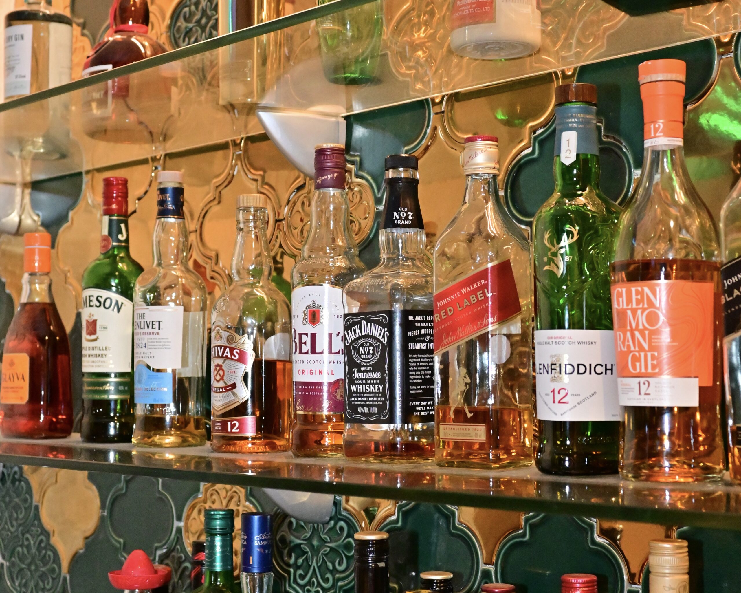 bar